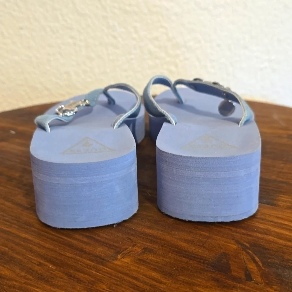 Guess |Light Blue Platform Flip Flops Silver Charm Preppy Denim Strap Sz.6